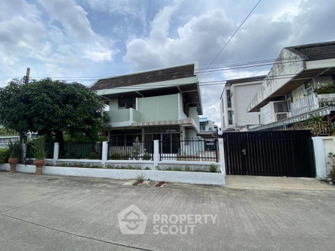บ้านเดี่ยว 4 ห้องนอน ย่านบ้านช่างหล่อ บางกอกน้อย ใกล้ MRT สนามไชย (ID 1347361)