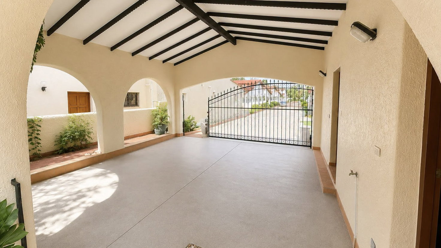 รูป 6 Bedroom Pool Villa for Sale Near Mabprachan Lake Pattaya - รูปที่ 22/23