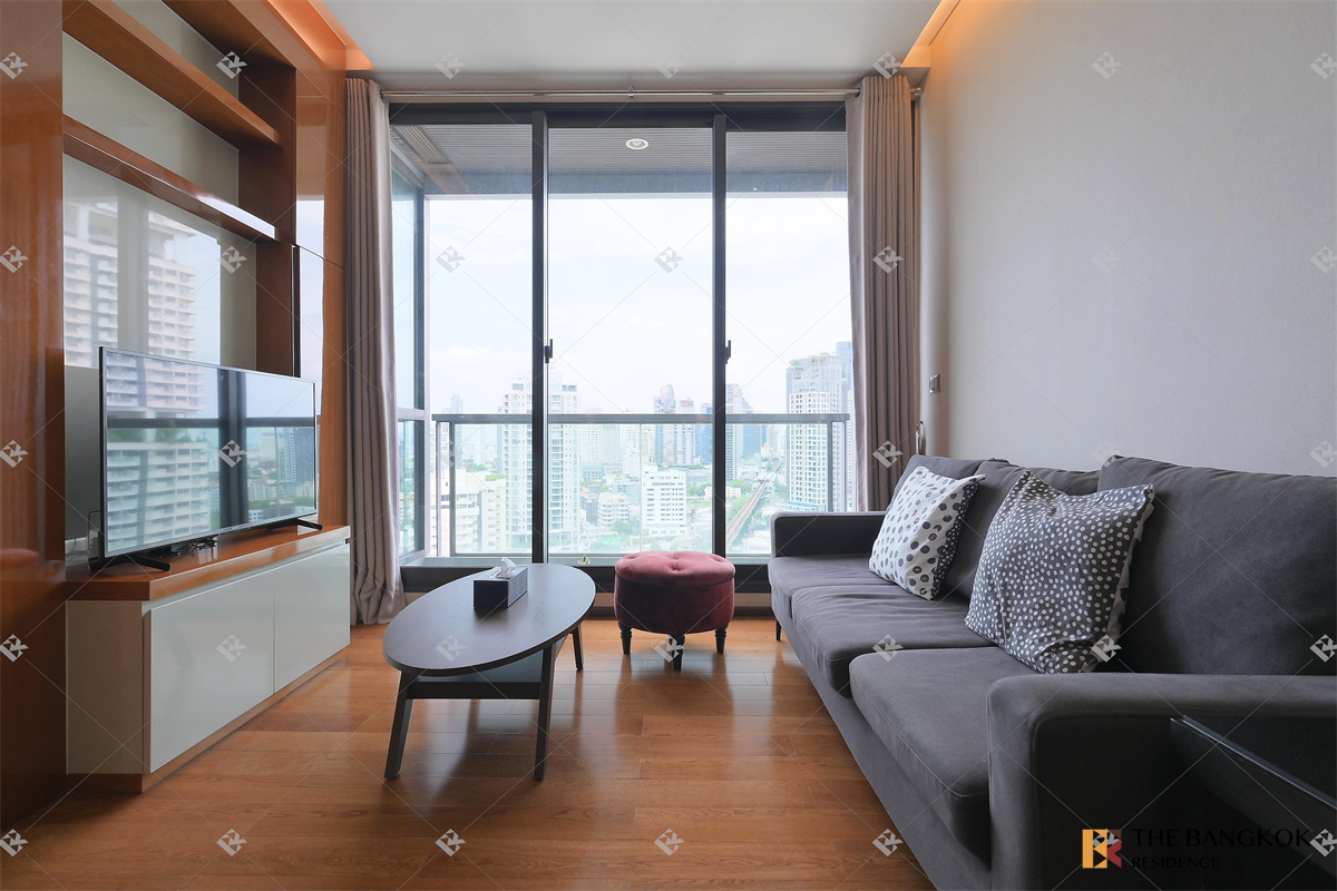 picture The Address Sukhumvit 28 near BTS Phrom Phong Move-in Ready, Just Bring Your Stuff - 4/10