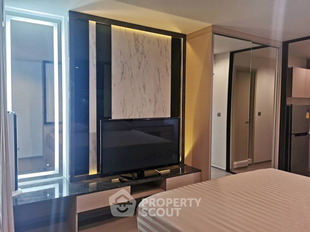picture 30th-Floor 1-BR Life Ladprao, 90m To BTS Ha Yaek Lat Phrao (ID 402697) - 1/10
