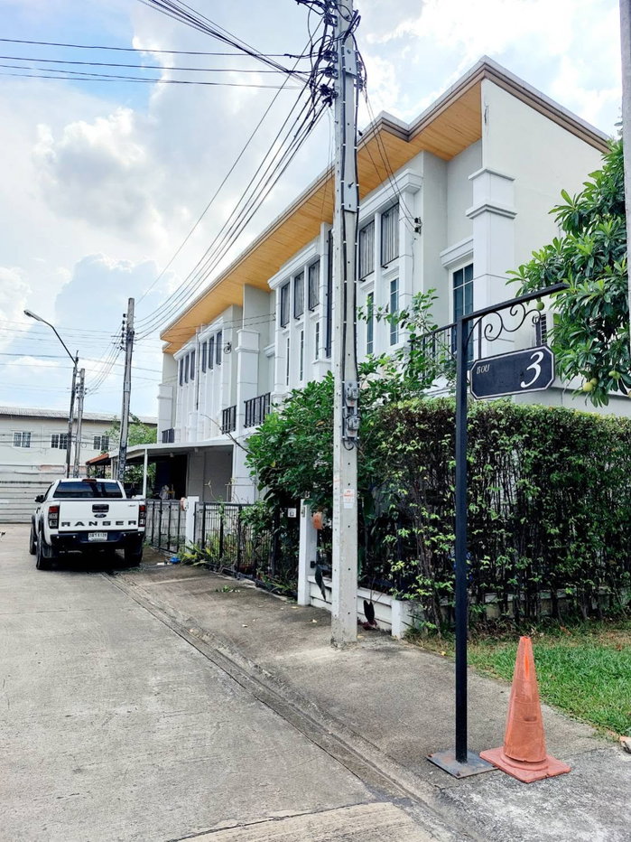 รูป ขายทาวน์โฮม 2 ชั้น หมู่บ้านโกลเด้นทาวน์ รามอินทรา – คู้บอน 27 - รูปที่ 18/21