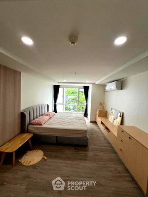 Condos for rent : 2-BR Condo 200m To BTS Nana At The Trendy Condominium (ID 1579900)