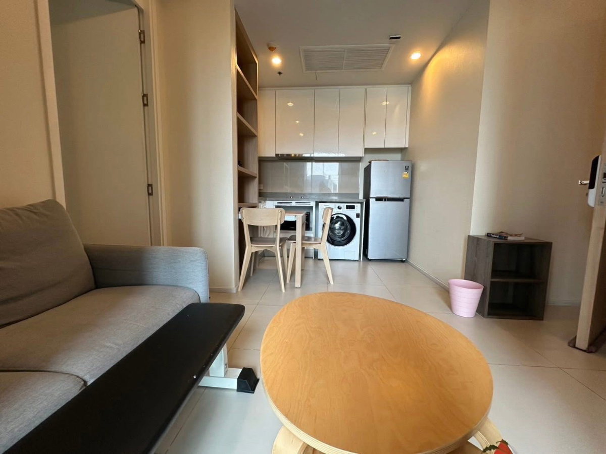 รูป ห้องสวย ราคาพิเศษ ให้เช่า M ลาดพร้าว เฟอร์นิเจอร์และเครื่องใช้ไฟฟ้าครบ พร้อมเข้าอยู่ - รูปที่ 4/5