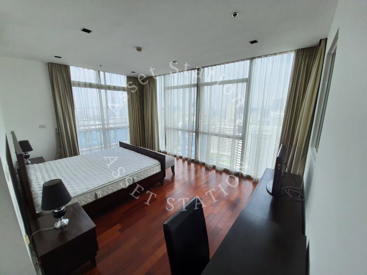 picture Athenee Residence 🚅 Near BTS Phloen Chit and Central Embassy. - 1/15