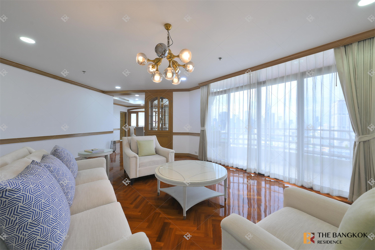 picture Luxurious Design, Elevated Atmosphere Ruamsuk Condominium - 4/10