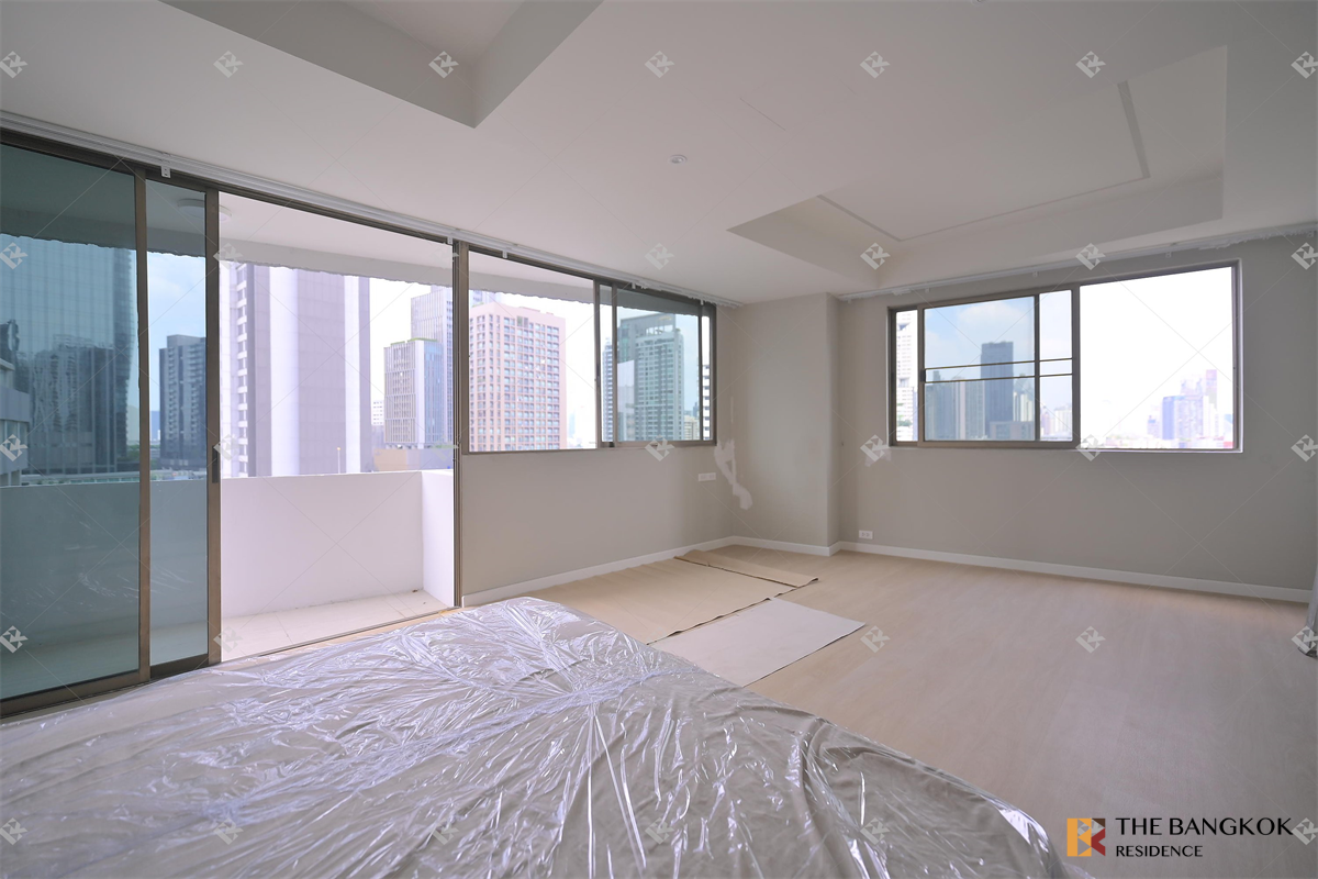 picture Ultimate Luxury Lifestyle with Convenience Premier Condominium near BTS Phrom Phong - 1/10