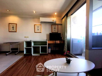 Condos for rent : 1-BR Condo At First Tower Condominium Near BTS Phloen Chit (ID 997011)
