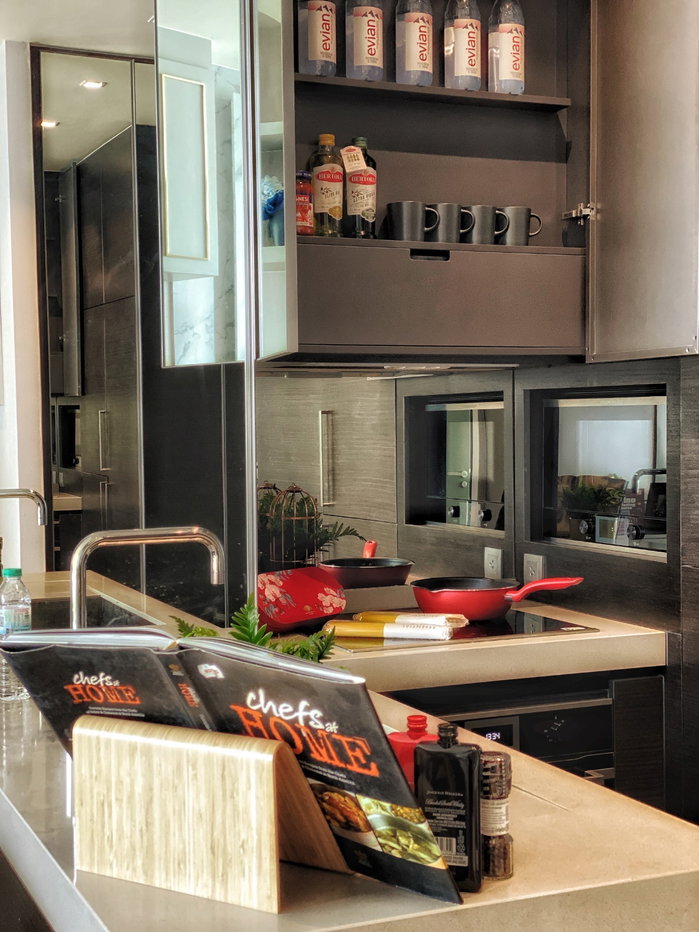 รูป 28 Chidlom คอนโดหรูห้องมุมชั้นสูง วิวเมืองพาโนรามา ตกแต่งหรูสไตล์ Modern Luxury ผนังหินอ่อน มีมุม Daybed ริมหน้าต่างไว้นั่งชิลชมวิว - รูปที่ 4/9