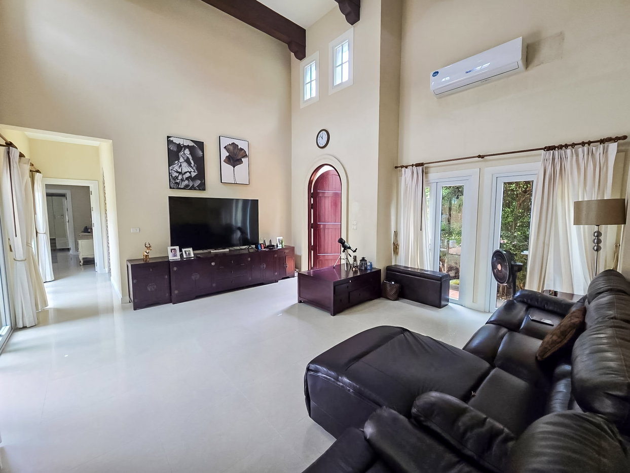 picture 3 Bedroom Modern Loft Mediterranean Pool Villa for Rent Pattaya - 5/16