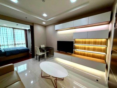 Condos for sale : The Metropolis condo for sale with the best price negotiatiable 1 bed 1 bath 23 Floor 35 sqm