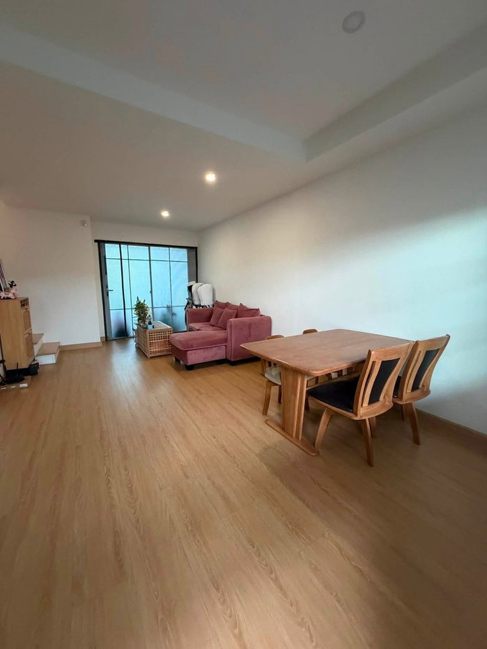 รูป 🏡 FOR RENT ทาวน์โฮม 2 ชั้น Richton Suanluang – Pattanakarn 3 ห้องนอน 2 ห้องน้ำ ใกล้สวนหลวง ร.9 บ้านสวย บรรยากาศร่มรื่น พร้อมเข้าอยู่ - รูปที่ 4/16