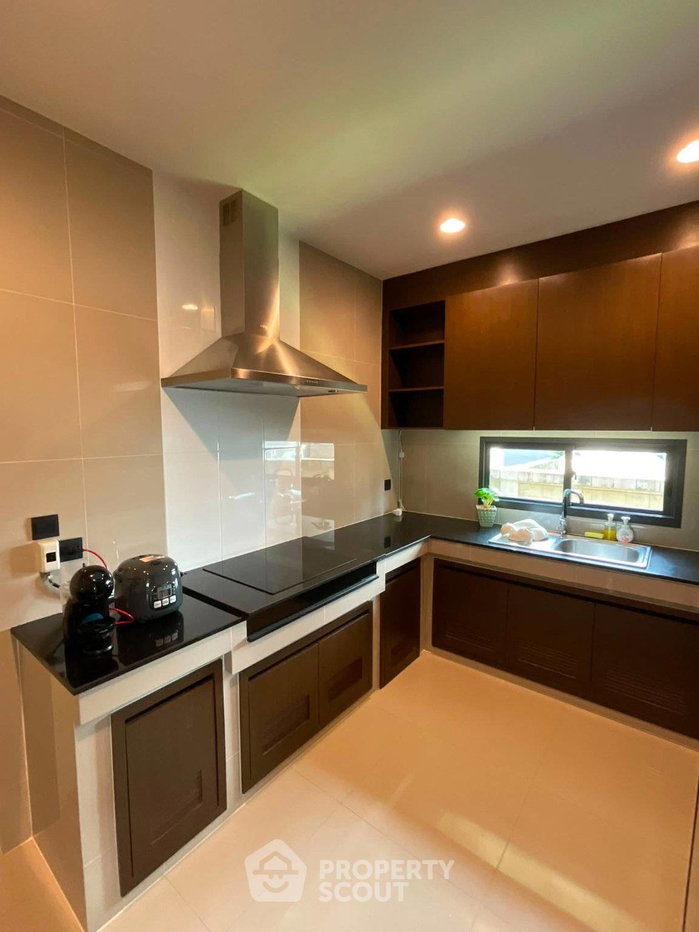 picture 3-BR 260 Sqm House For Rent At Setthasiri Krungthep Kreetha (ID 3162071) - 2/18