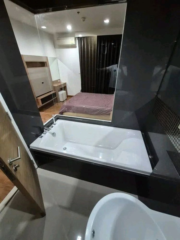 picture Rhythm Sukhumvit 50 1 Bed, fully spacious layout. Separate bedroom with large window and blackout curtains. Ready to move in - 6/8