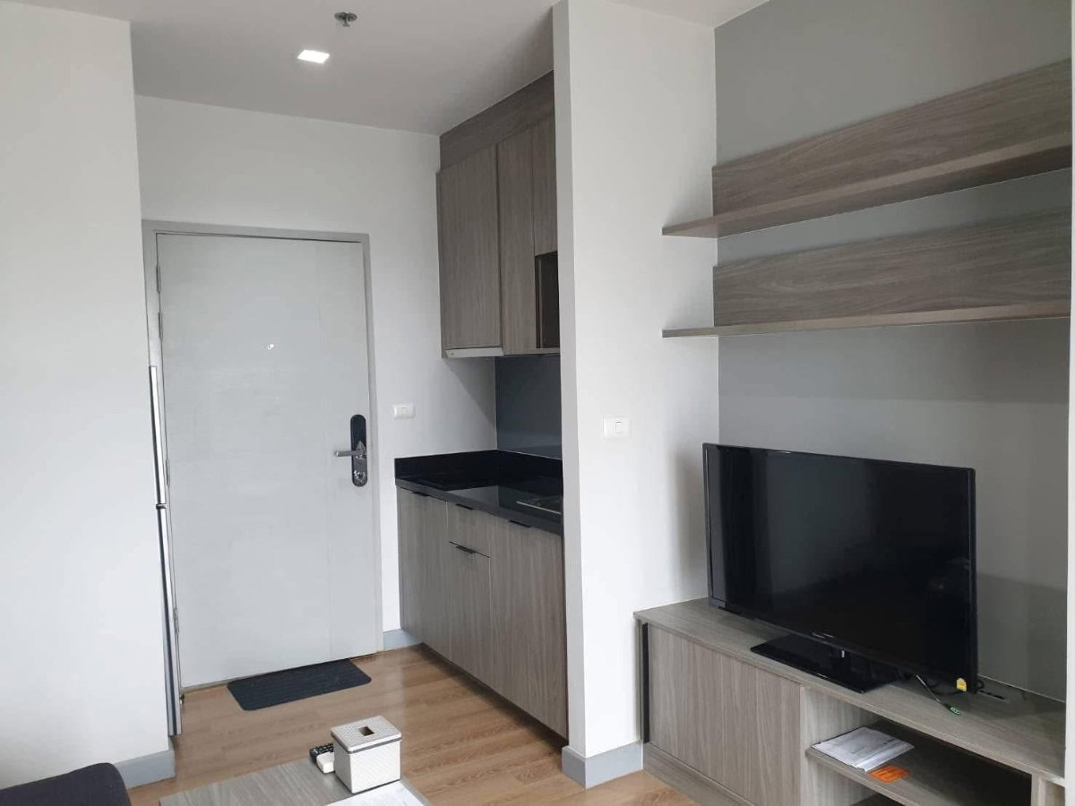 picture Condo 100 m from MRT Ladprao 🥰✨ 15,000 THB Chapter One Ladprao 24 contact Line: katk03 - 1/10
