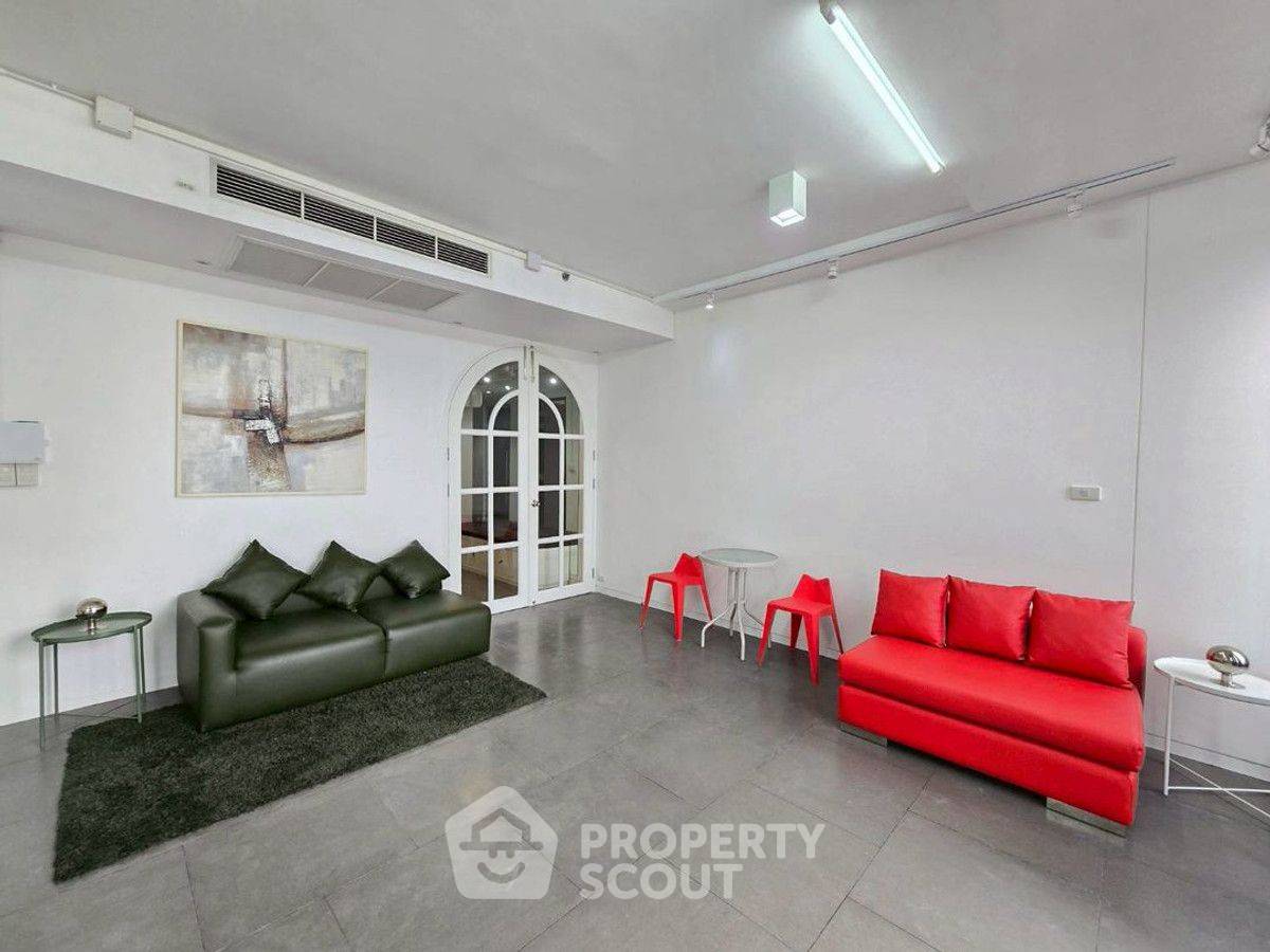 picture Spacious 1-BR 90 Sqm Siamese Ratchakru Near BTS Sanam Pao (ID 3161591) - 4/8