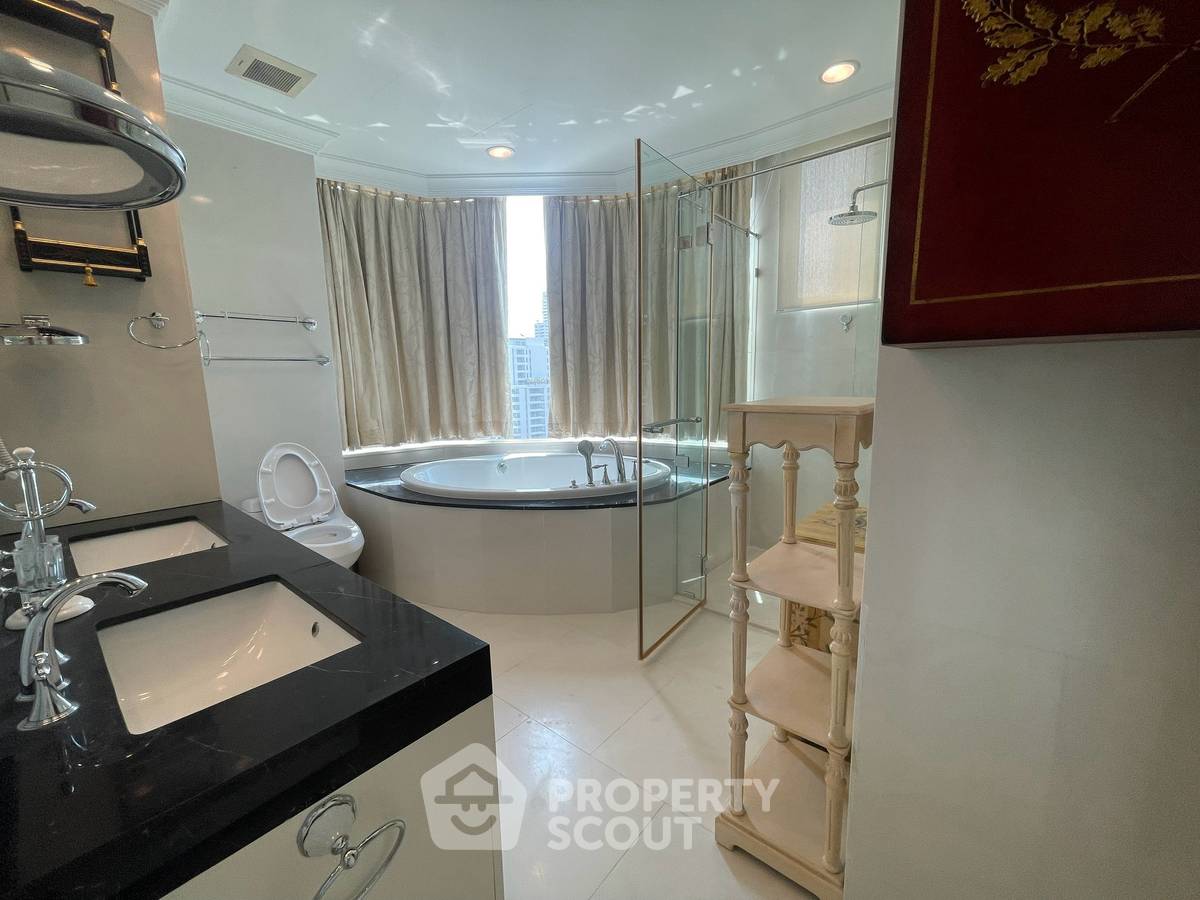 รูป คอนโด 3 ห้องนอน 178 ตารางเมตร Royce Private Residences ใกล้ MRT สุขุมวิท (ID 3119929) - รูปที่ 12/20