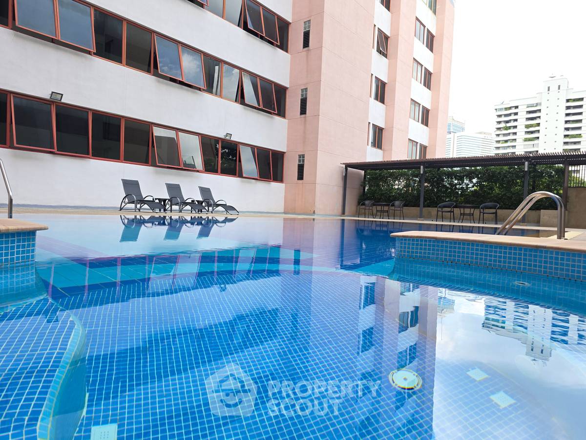 picture 142 Sqm 2-BR Sribumpen Condo Home Near MRT Khlong Toei (ID 3163533) - 29/29