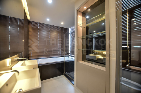 Ivy Ampio near MRT Cultural Center of Thailand Station Condo in Business District