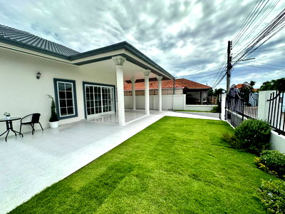 บ้านเดี่ยว ชลบุรี : ขายบ้านเดี่ยวพัทยา 3 ห้องนอน บ้านหลังมุม พร้อมเฟอร์นิเจอร์ Built-in ครบ โซนเขาตาโล