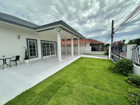 Corner Single House for Sale in Pattaya | 3 Bedrooms | Fully Built-in | Khao Talo Area