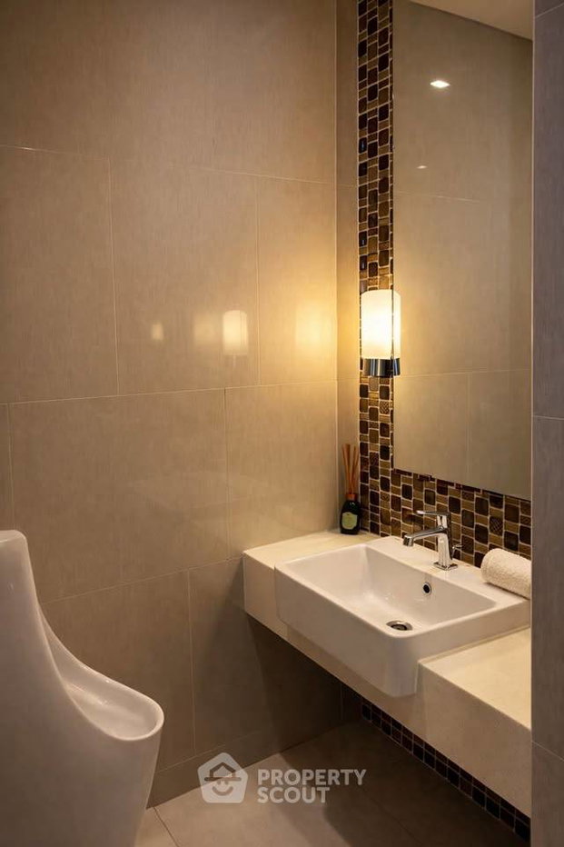 picture 2-BR Condo At The Lumpini 24, High-Floor 44th Near BTS Phrom Phong (ID 3032995) - 8/10