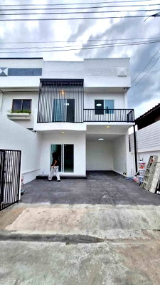 ทาวน์โฮม วิทยาลัยเทคโนโลยีธนบุรี : ขายบ้านณัฐกานต์ เพชรเกษม 112  แบบ 4 ห้องนอน 