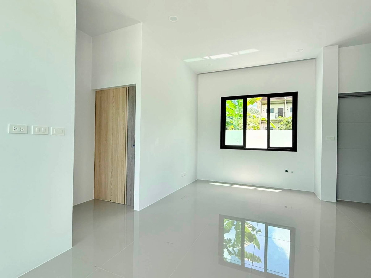 รูป 🏡 บ้านสร้างใหม่ พร้อมเข้าอยู่! เริ่มเพียง 2.89 ล้านบาท เหลือเพียง 6 ยูนิตเท่านั้น! - รูปที่ 7/11