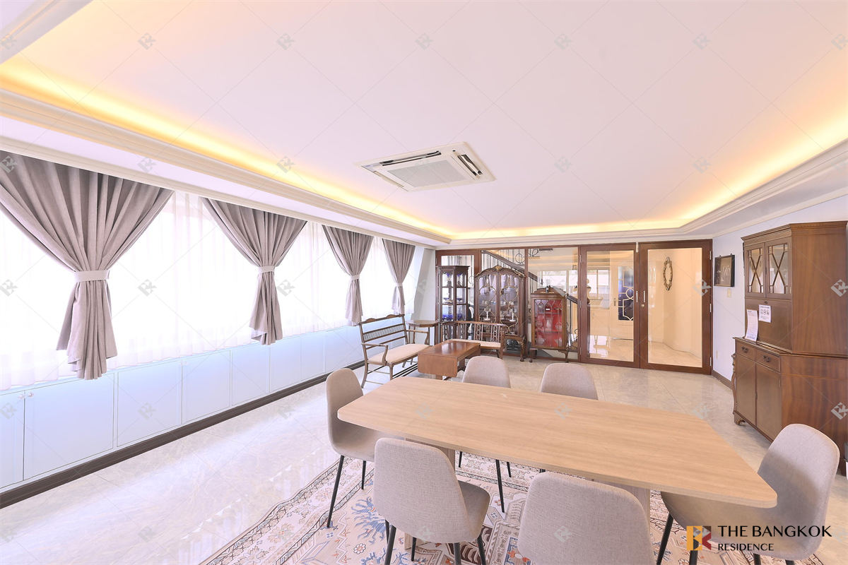 picture Pleonchit Terrace near BTS Phloen Chit Luxury Condo Ready to Move-in at the Best Location - 2/10