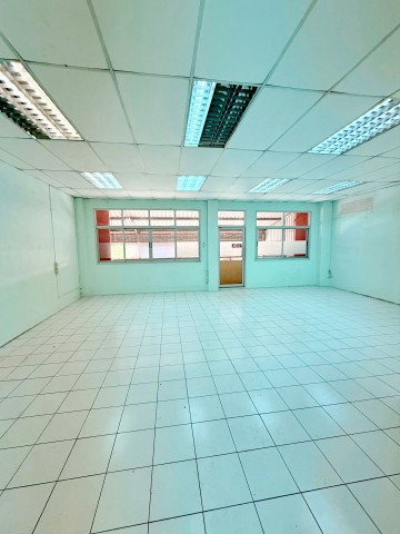 รูป โรงงานพื้นที่สีม่วงม.คลองหนึ่งธรรมศาสตร์ รังสิต  และโกดัง 2 ชั้น สำนักงาน 8 ห้องอ.คลองหลวง  242ตร.ว. 2 น้ำ  1400ตรม.MMC นวนคร - รูปที่ 5/8