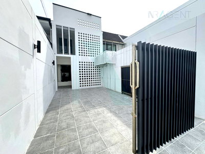 Townhouses for sale Watthana : 📌 For Sell Town house KHLONGTAN NIVET 2-story 2 bedroom 2 bathroom