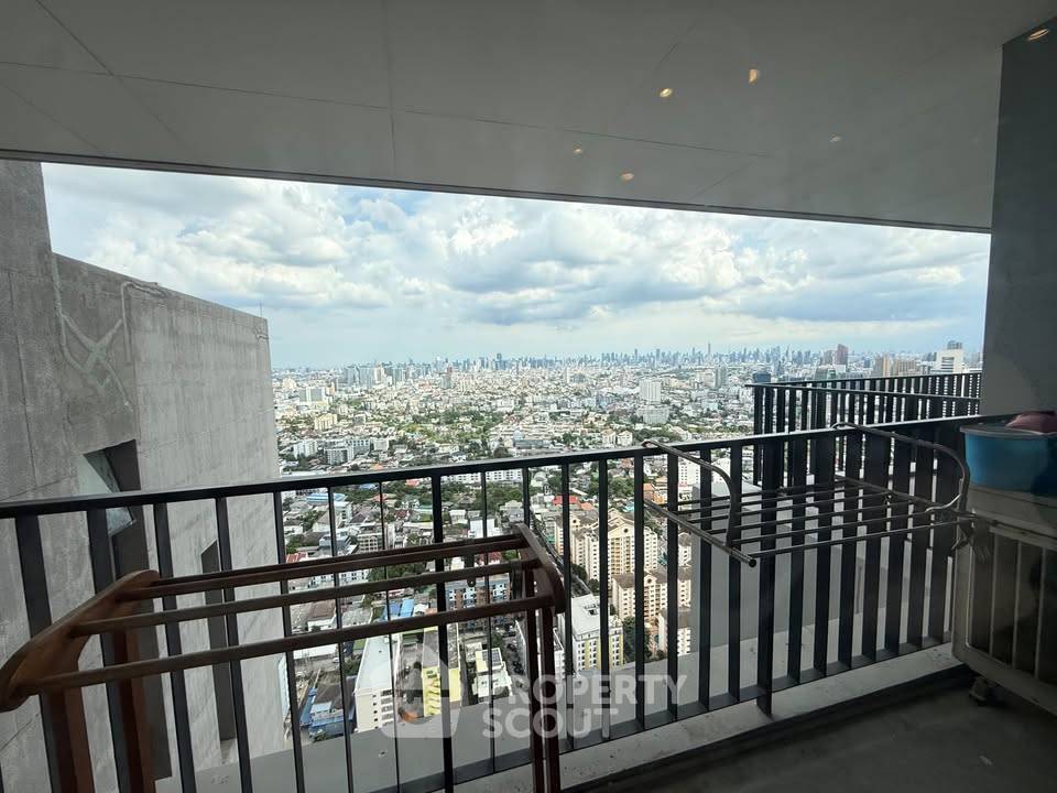 picture 45th-Floor 2-BR At The Issara Ladprao Near MRT Lat Phrao (ID 3168343) - 12/27