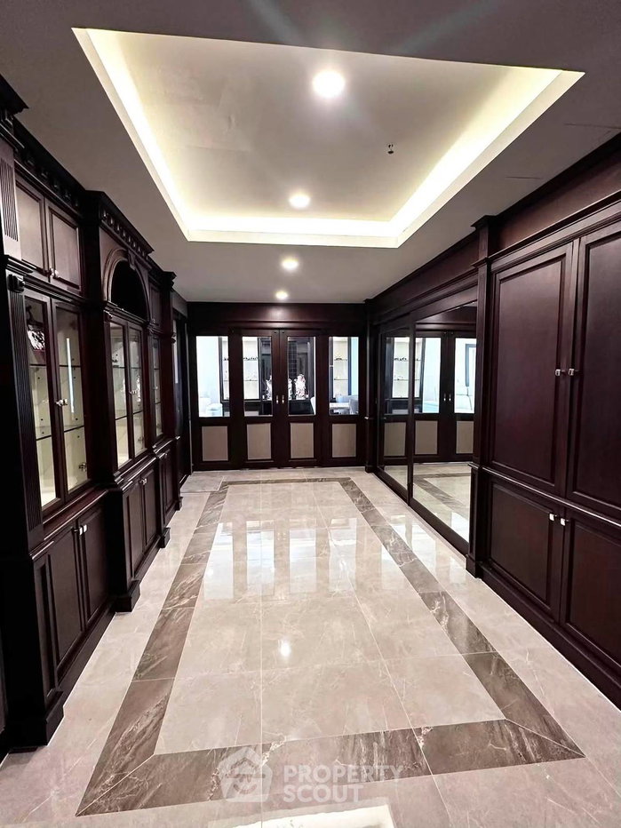 รูป ชั้น 15 คอนโด 3 ห้องนอน ขนาด 200 ตารางเมตร Riverside Villa Condominium 1 (ID 3165906) - รูปที่ 2/11