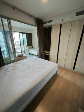 🏙️✨ FOR RENT: Siamese Ratchakru  📩 Interested in this room? Screenshot or copy the link and send us via Line for more details & room viewing.  