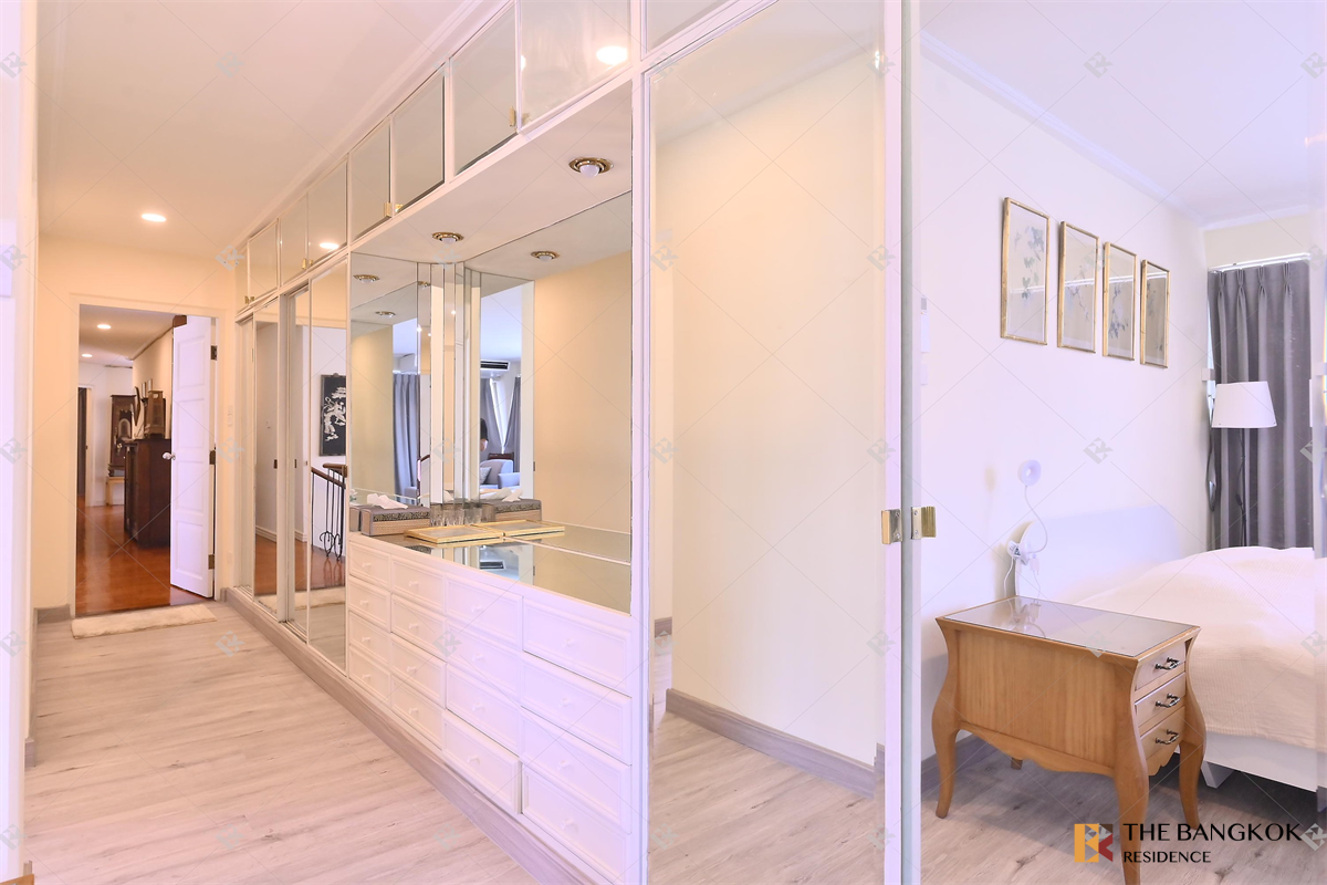 picture Pleonchit Terrace near BTS Phloen Chit Luxury Condo Ready to Move-in at the Best Location - 10/10