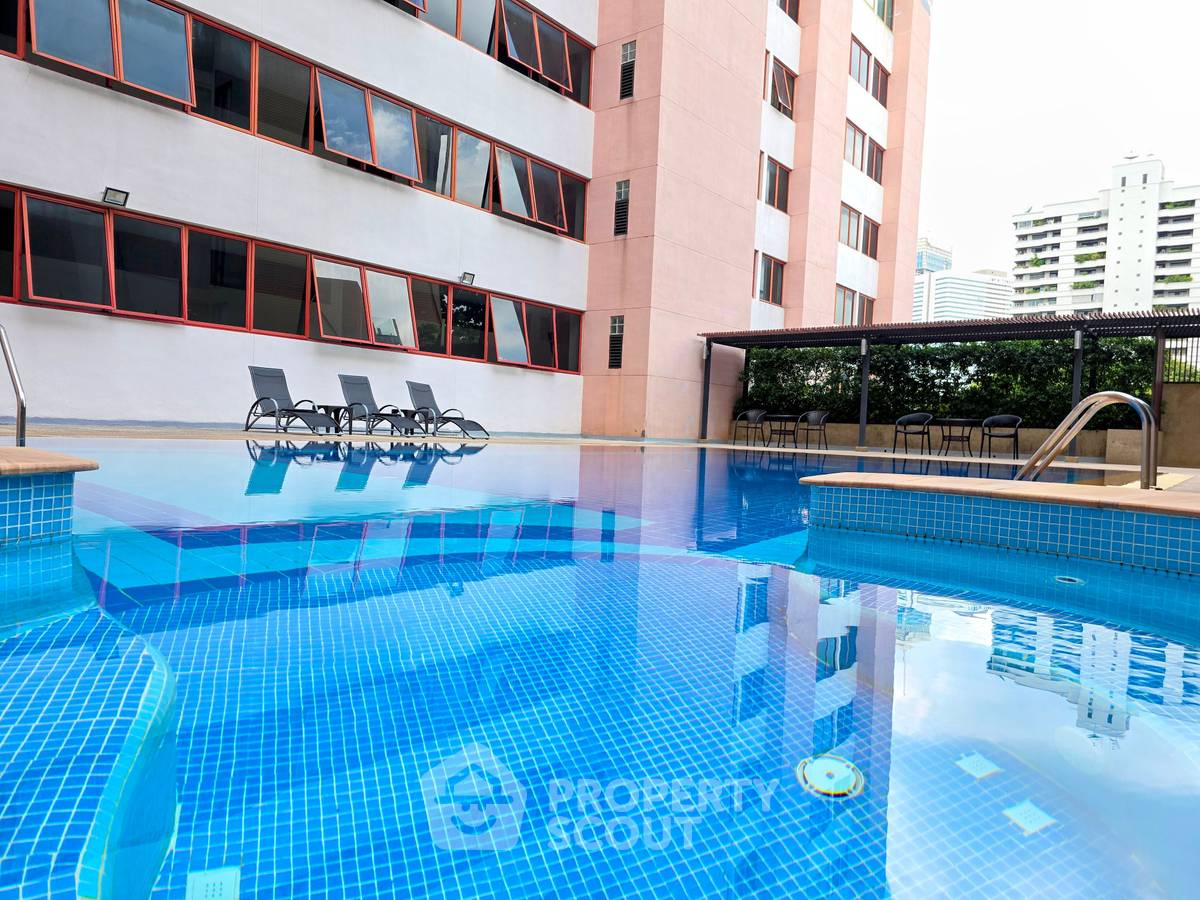 picture 142 Sqm 2-BR Sribumpen Condo Home Near MRT Khlong Toei (ID 3163533) - 17/29