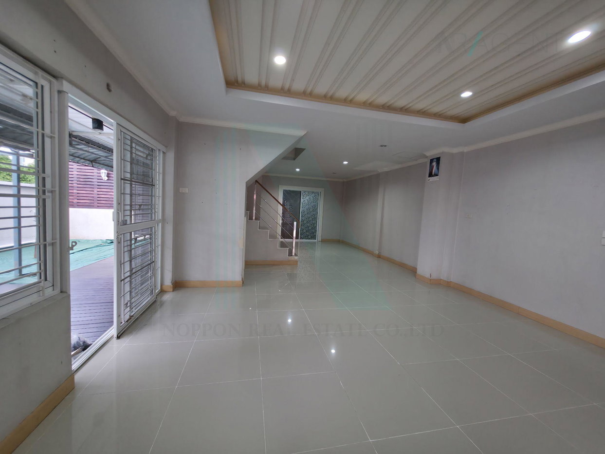 รูป 📌 ขายทาวน์เฮาส์ โครงการ รัชธานี 10 3 ชั้น 3 ห้องนอน 4 ห้องน้ำ - รูปที่ 4/8
