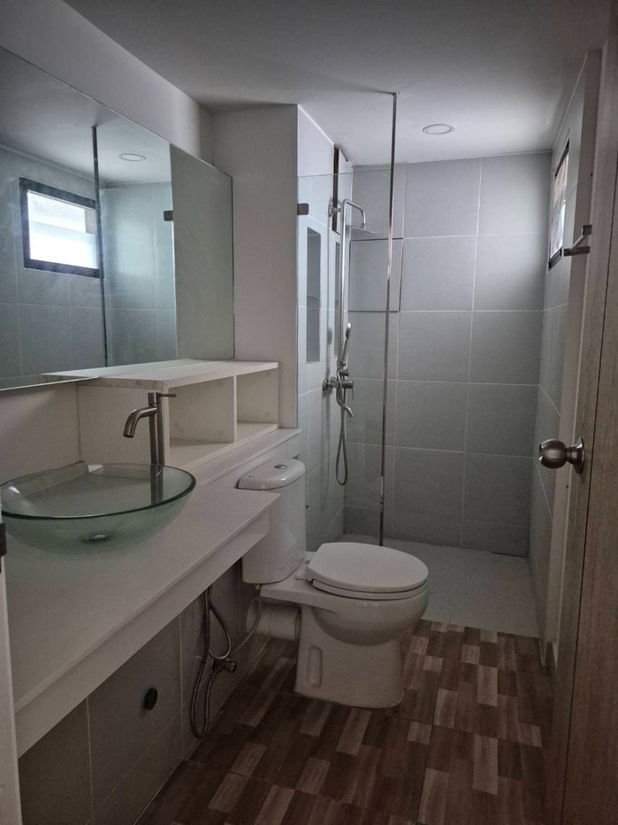 picture Sale LEVEL CONDOMINIUM 2,700,000 - 8/10