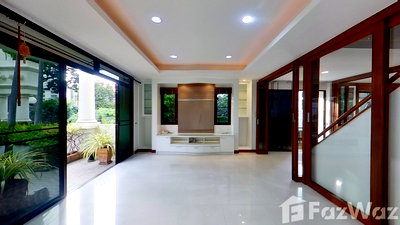 Townhouses for rent J Avenue Thonglor : Live in Luxury: 3BR/4BA Townhouse in Private Sukhumvit Project 1172046