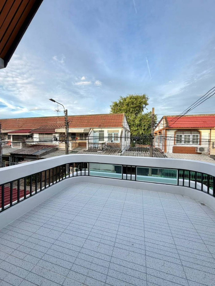 รูป บ้านหลังริม ทำเลดี รีโนเวทใหม่ #หมู่บ้านธนพัฒนา ซอยนนทบุรี 8 ใกล้สะพานมหาเจษฎาฯ ใกล้โรงพยาบาลพระนั่งเกล้า - รูปที่ 15/20