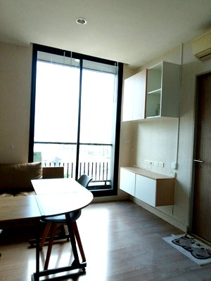 Condos for rent Phraram 9 Hospital : Newly renovated room, easily go in city near BTS victory monument 
