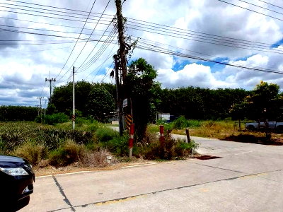 Land for sale Si Racha Chonburi : Beautiful plot of land for sale in Khao Khansong, Sriracha. Excellent location and easy access.
