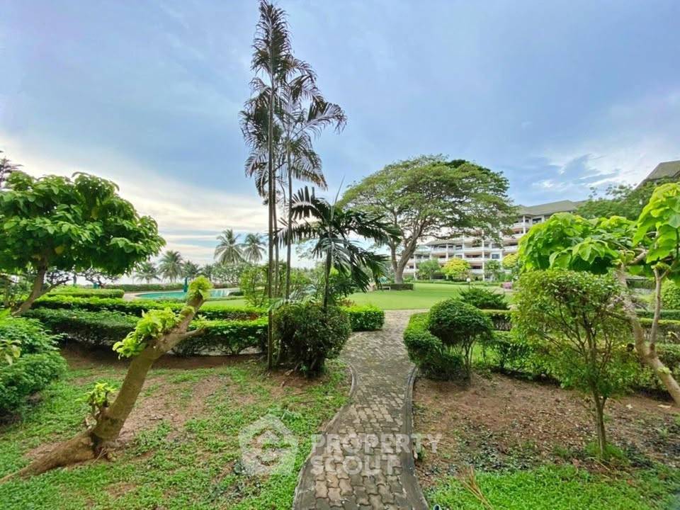 picture Spacious 2-BR 173 Sqm At Baan Somprasong Condominiums (ID 3169320) - 2/16