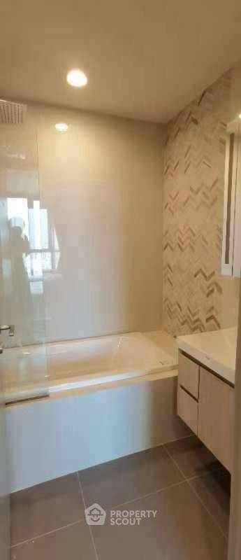 รูป คอนโด 1 ห้องนอน ชั้น 32 Oka Haus Sukhumvit 36 BTS Thong Lor (ID 3162832) - รูปที่ 4/4