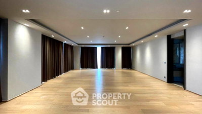 Condos for rent : 24th-Floor 3-BR Tonson One Residence 300m To BTS Chit Lom (ID 1535951)