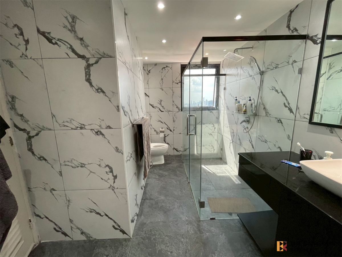 picture Luxury Condo Ready to Move-in at the Best Location President Park Sukhumvit 24 - 1/10