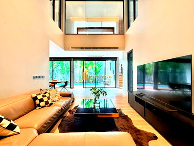 Townhouses for rent Bangkok : Spacious 3 Bedroom Townhouse For Rent in Phrom Phong Area - BR49098TH