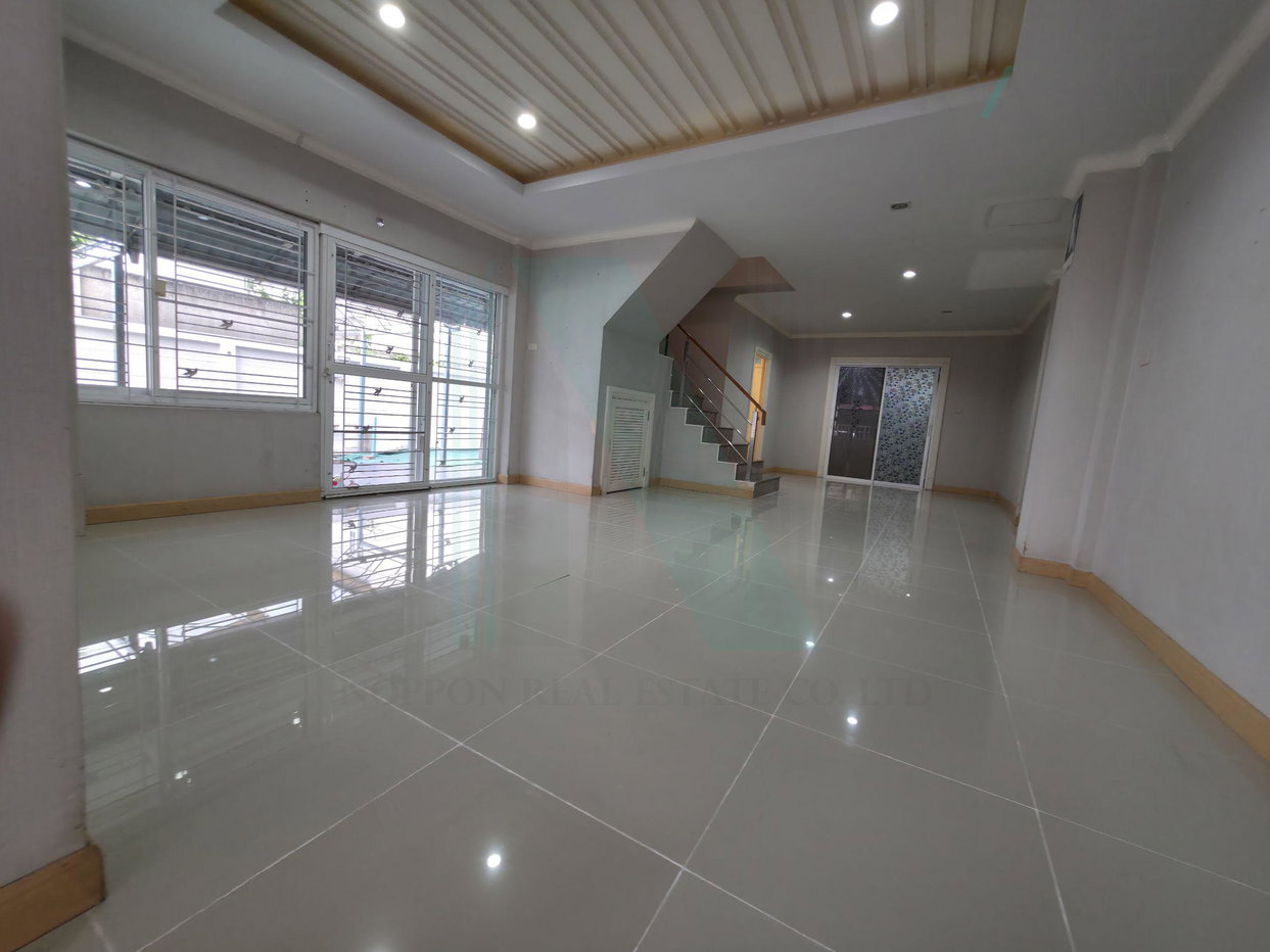 รูป 📌 ขายทาวน์เฮาส์ โครงการ รัชธานี 10 3 ชั้น 3 ห้องนอน 4 ห้องน้ำ - รูปที่ 3/8