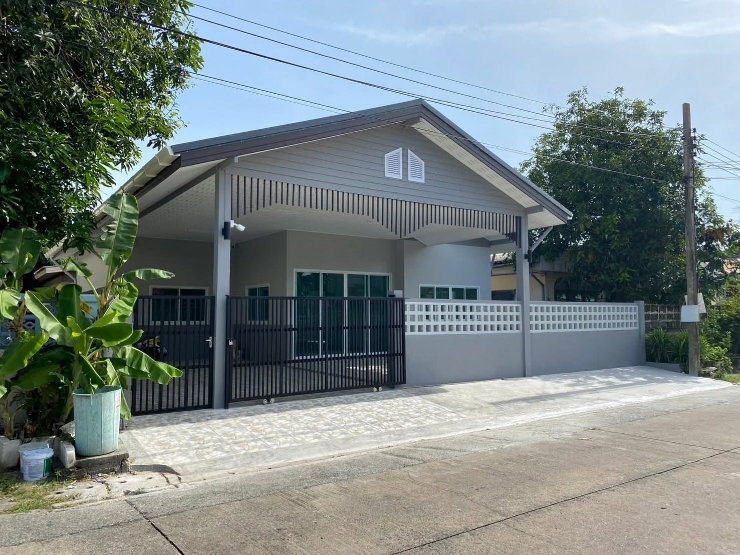 รูป ขาย | ให้เช่า บ้านเดี่ยว 1 ชั้น 52 ตร.ว. ⭐️ Fully Renovated ⭐️ โชคชัย 4 ใกล้ Central Eastville The Crystal เอกมัย-รามอินทรา จอดรถ 4 คัน แอร์ 5 เครื่อง - รูปที่ 3/14