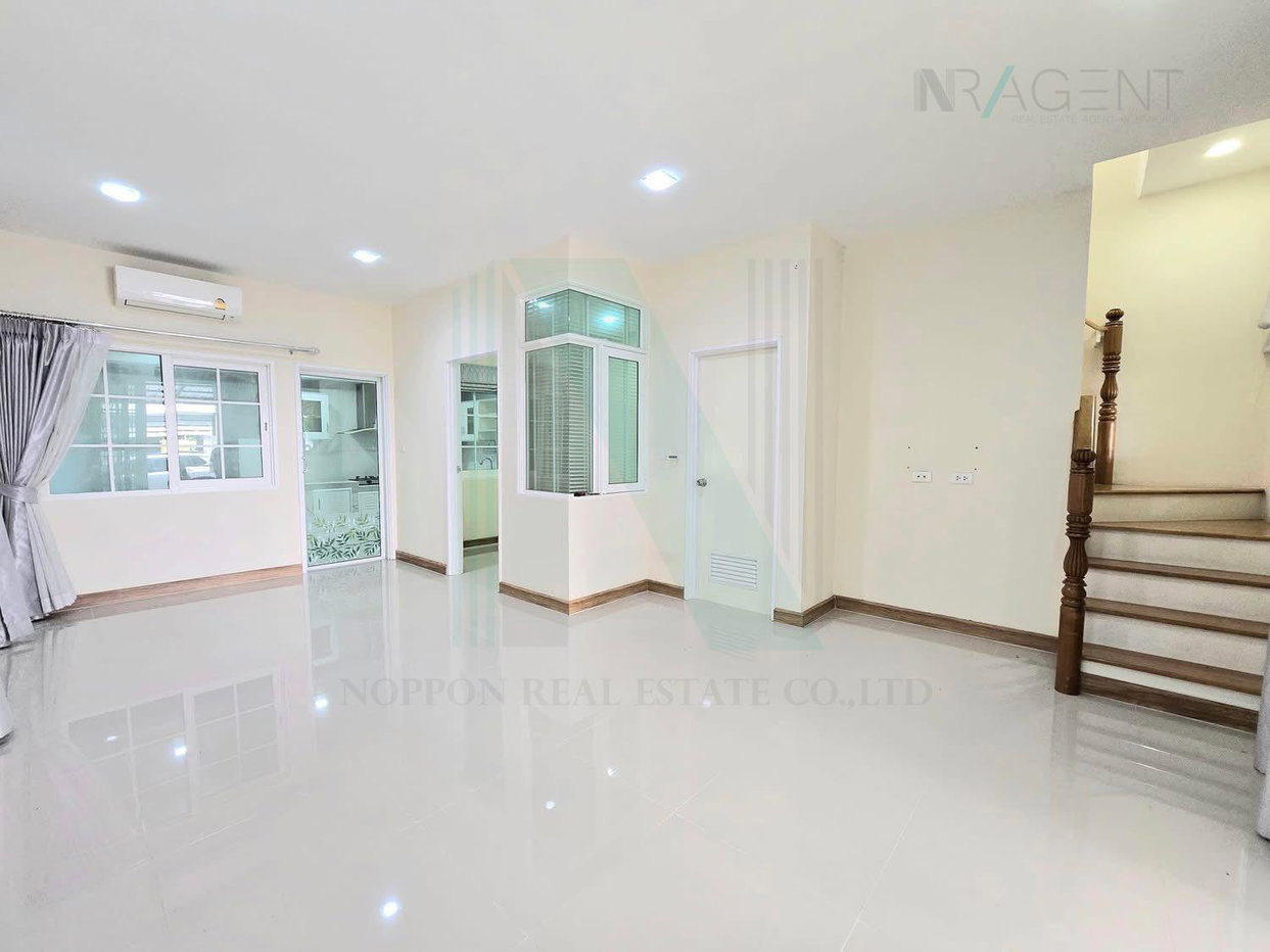 รูป 📌 ขายทาวน์โฮม โครงการ โกลเด้น ทาวน์ เกษตร - นวมินทร์ 3 ชั้น 5 ห้องนอน 4 ห้องน้ำ - รูปที่ 2/8