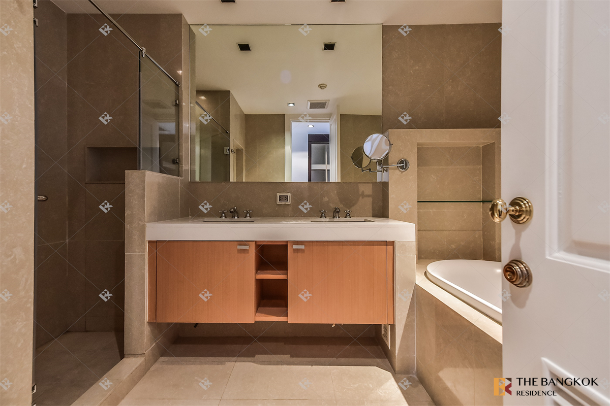 picture Luxury Condo in Central City Location Athenee Residence near BTS Phloen Chit - 5/10